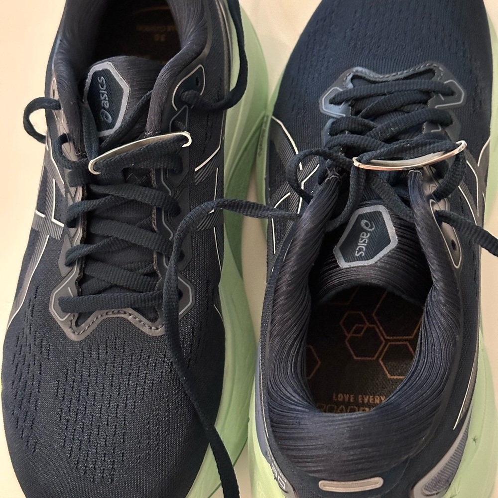 Women’s running shoes made by ASICS 
Used size 7style Gel-Kayano